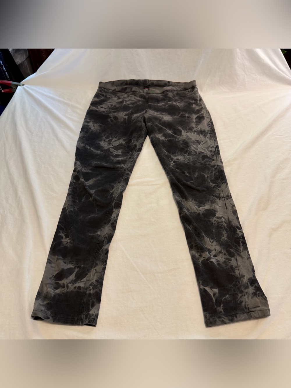 Memoi Women’s Black Marble Pattern Pull On Pants Skinny Legs Size M/L